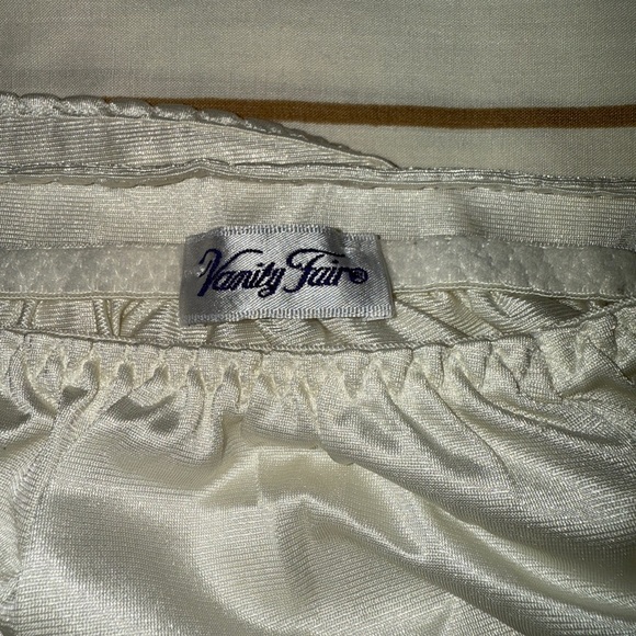 Vanity Fair Cream Satin Slip - Picture 1 of 5